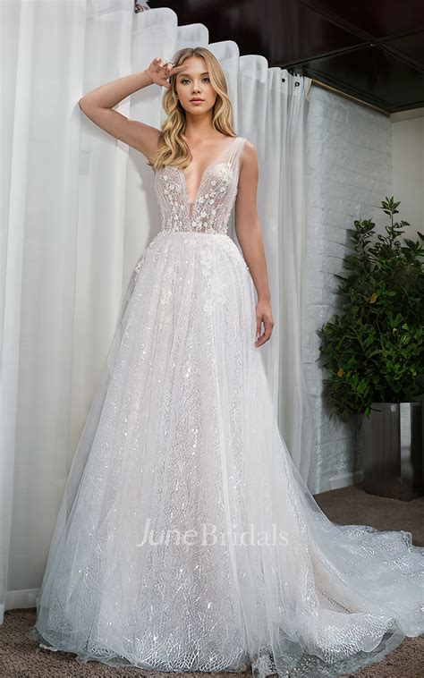 Glitter a line wedding dress | Beachweddingtips.com