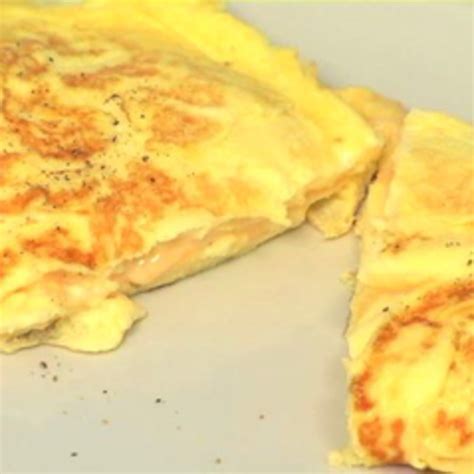 Very easy cheese omelette