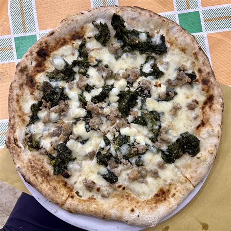 Pizzeria Friggitoria Add'E Guagliun in Naples - Garage Pizza