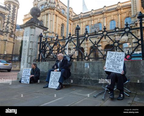 Reading Berkshire UK 25th September 2023 This Morning A Group Of