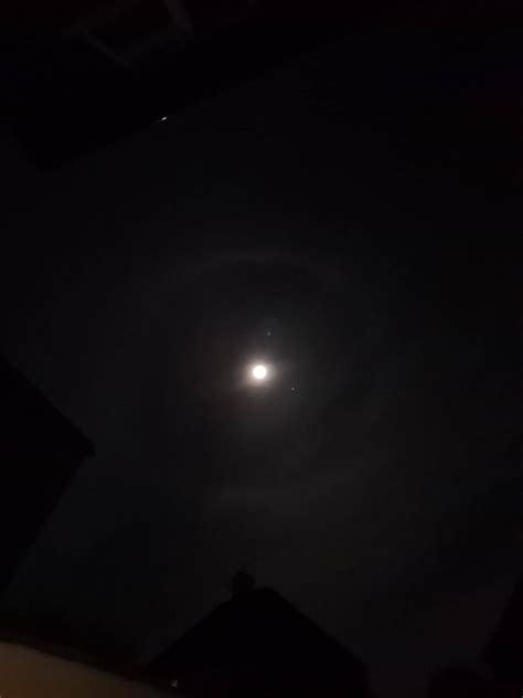 Halo around the moon - Samsung Community