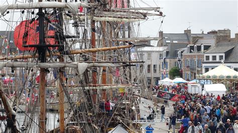 Album Photo Le Long Des Quais De Paimpol Pendant Le Festival Du Chant