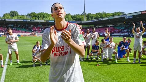 Fc Twente Veegt Ook Tweede Bod Van Feyenoord Op Zerrouki Van Tafel