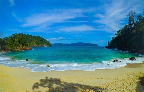 Teluk Hijau Eksotisme Wisata Pantai Di Banyuwangi Gotravelly