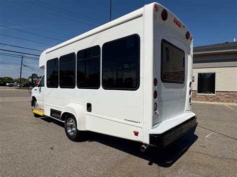 2019 Ford E-350 shuttle bus