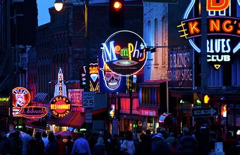 A Walking Guide to Beale Street Attractions