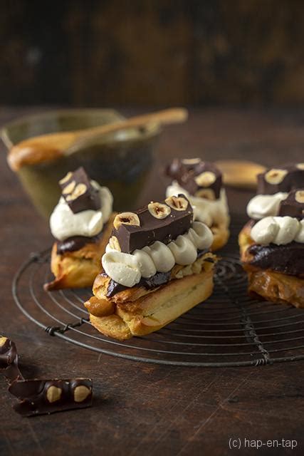 Chocolade Eclairs Met Karamel Cr Me En Zwitserse Meringue Boterroom