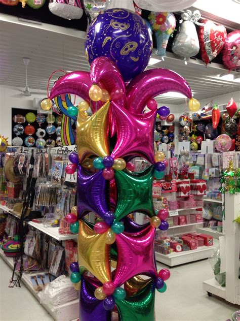 Pin by Marlene Candelario on Decoración globos | Mardi gras party ...