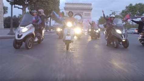 Vid O Pari Tenu Poil Sur Son Scoot Le Fan Du Psg Descend Les