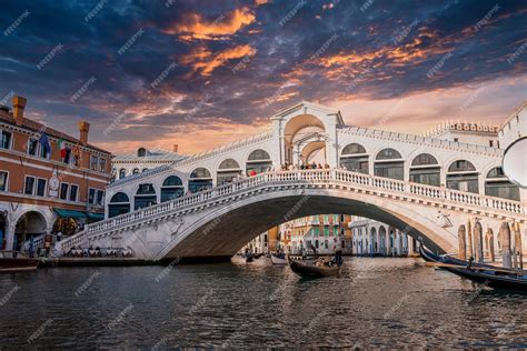 Premium Photo Magical View Of Traditional Gondola Near World Famous