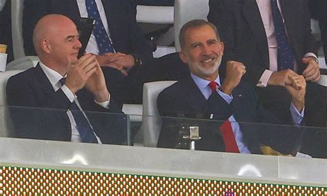 Felipe Vi En Qatar Animando A La Roja En Su Debut En El Mundial