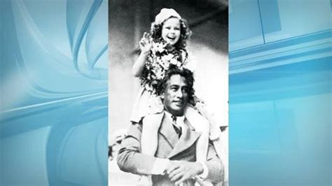 Shirley Temple In Hawaii With Surf Legend Duke Kahanamoku In 1937