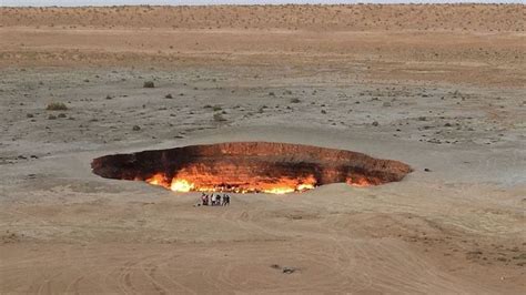 La Puerta Del Infierno Existe Y Est En Medio Del Desierto En