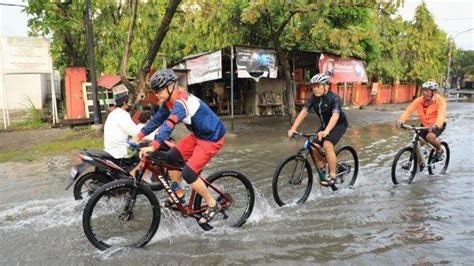 Lima Jurus Gubernur Ganjar Tangani Banjir Di Berbagai Wilayah Di Jawa