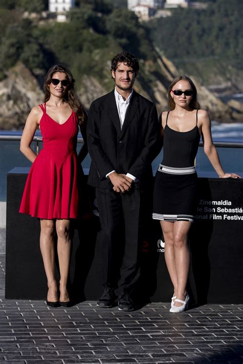 Photo Louis Garrel Laetitia Casta Et Lily Rose Depp Au Photocall De