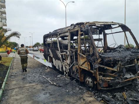 En Plena Costanera De Antofagasta Bus De Transporte Qued