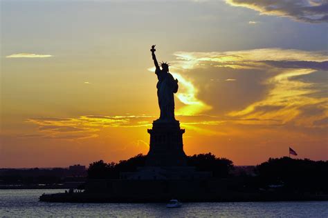 Statue of Liberty at Sunset : pics