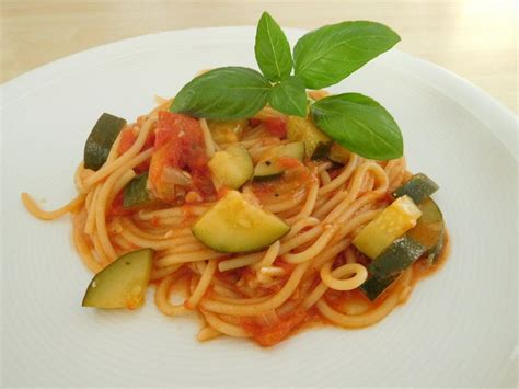 One Pot Pasta Mit Zucchini Tomaten Und Parmesan Von Karinwurst Chefkoch