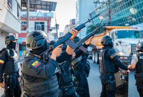 Polic As Y Militares Intervinieron El Barrio Cuba En Guayaquil Sucre