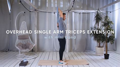 Overhead Single Arm Triceps Extension With Mini Band Atlas ćwiczeń