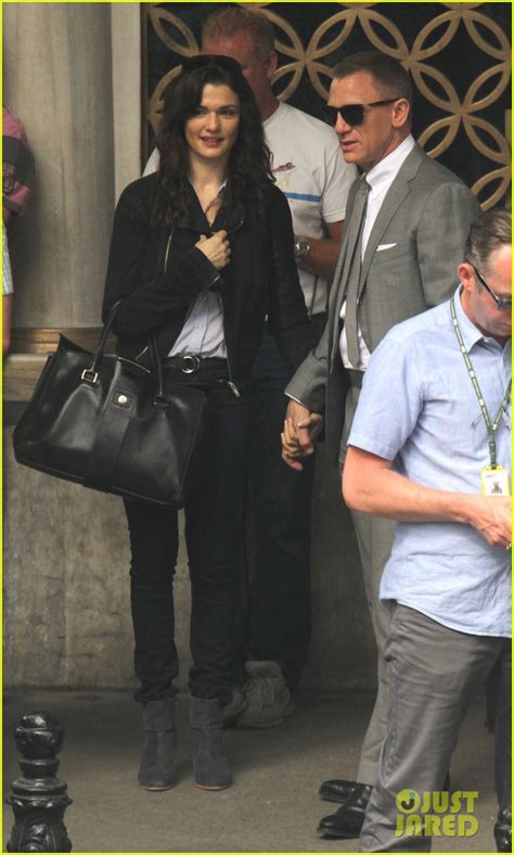 Daniel Craig & Rachel Weisz Hold Hands on Set! - Daniel Craig Photo (30716155) - Fanpop