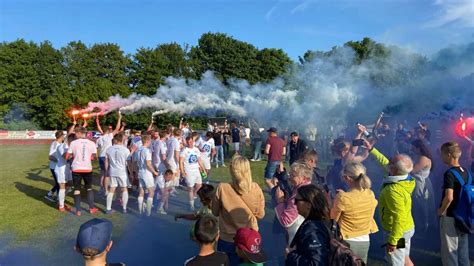 Der Tsv Riepe Ist Meister Der Fu Ball Ostfrieslandklasse Staffel Und