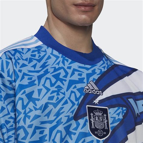 Adidas relança camisas de goleiro icônicas dos anos 90 para seleções