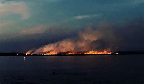 Incendios En El Paraná Habitantes De Las Islas Combaten Las Llamas A