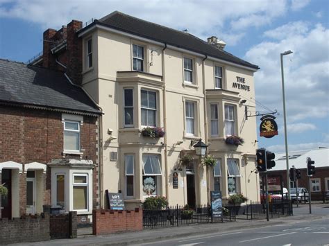 avenue hotel  bristol road gloucester gloucestershire pubs