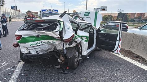 Maxi Tamponamento Sul Cavalcavia Del Ghisallo A Milano Coinvolte Due