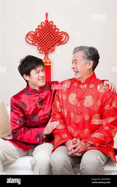 Family life with traditional Chinese style Stock Photo - Alamy