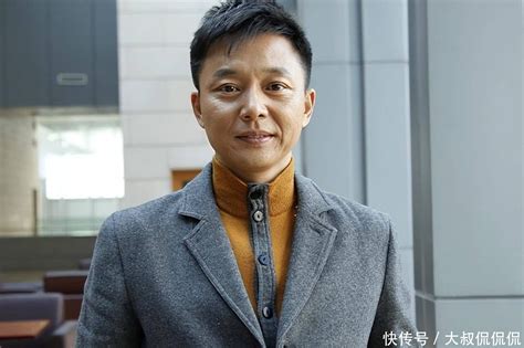 演员刘奕君：带着儿子再婚，中年得女后，与儿子一起将她宠成公主 【快资讯】