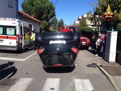 Auto Ribaltata A Lonate Pozzolo VareseNews Foto