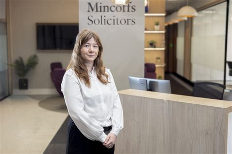Associate Solicitor Salary Guide: UK Compensation and Benefits 44