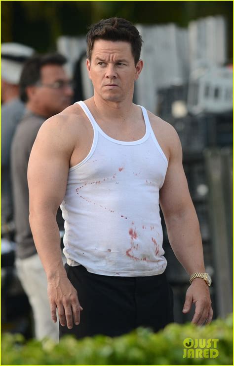 Mark Wahlberg Biceps Blood On Pain Gain Set Photo 2657647