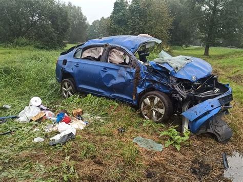 Tragiczny wypadek w Pobołowicach Kierowca zginął zakleszczony w aucie