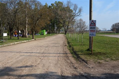 EL MUNICIPIO COLOCA NUEVA CARTELERÍA Y AVANZAN LAS OBRAS EN LA CIUDAD