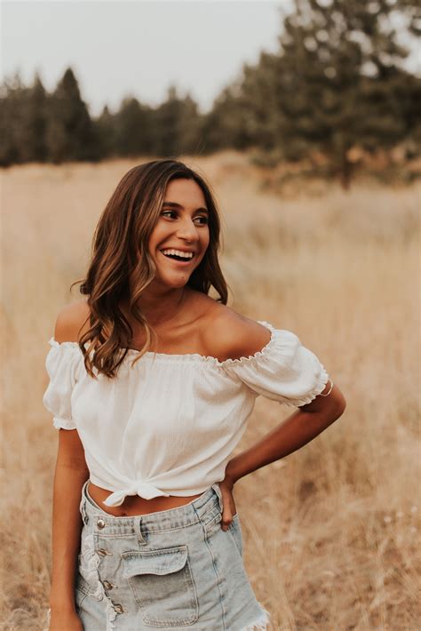 Washington Summer Senior Photoshoot Ideas In A Wheat Field High School