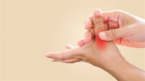 Dealing With Thumb Pain? Know Its Causes And Home Remedies For Relief ...