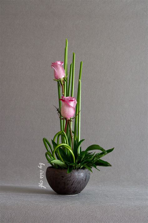 Pin By Iriscyf On Ikebana By Iriscyf Small Flower Arrangements