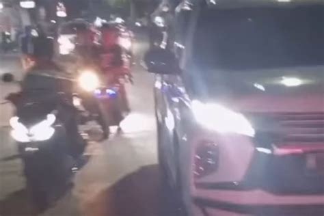 Foto Viral Video Pengemudi Pajero Sport Diduga Acungkan Senjata Api