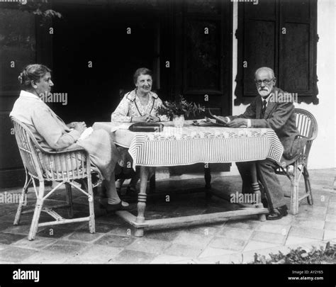 Sigmund Freud And Wife Hi Res Stock Photography And Images Alamy