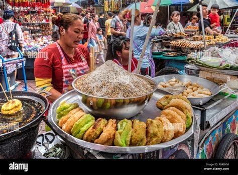 Thai thailand bangkok chinatown hi-res stock photography and images - Alamy