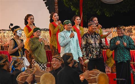 Disaksikan Panglima Tni Pangdam Brawijaya Gelar Wayang Kulit Sebagai