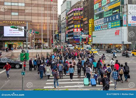 台北市街道视图在台北总台附近的 编辑类图片 图片 包括有 任何地方 汉语 急性 大都会 资本 拱道 67728870