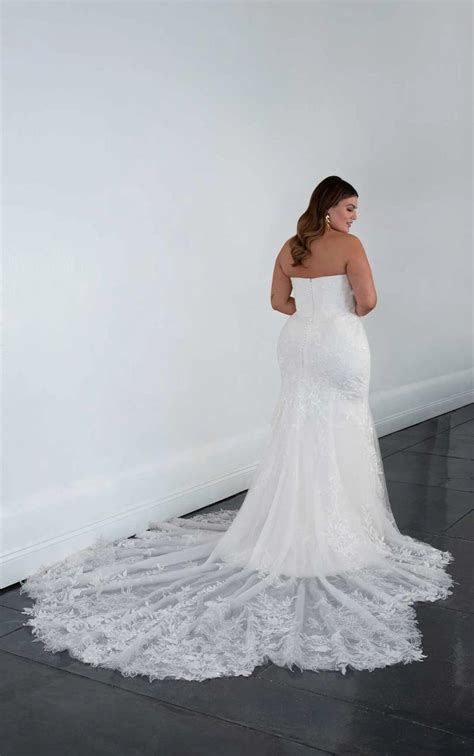 Sexy Strapless Plus Size Lace Fit And Flare Wedding Dress With Lace Up Back