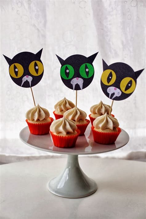 DIY Scaredy Cat Cake Toppers | Poppytalk