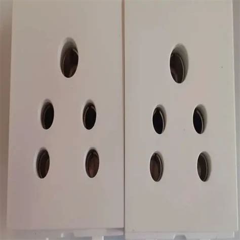 White Polycarbonate Pin Vishal Socket For Electric Fittings V