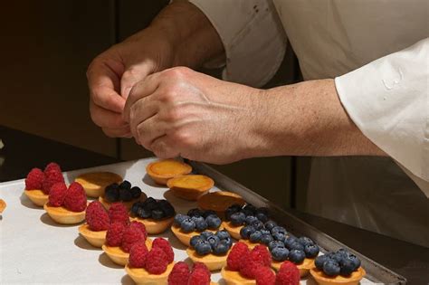 Guarnizione Dei Pasticcini Mignon Alla Frutta Crostatine Mignon Di