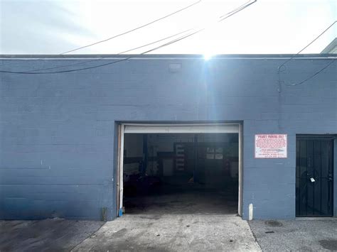 1,250 ft² Auto Mechanic or Storage Garage For Rent ($1,750/month